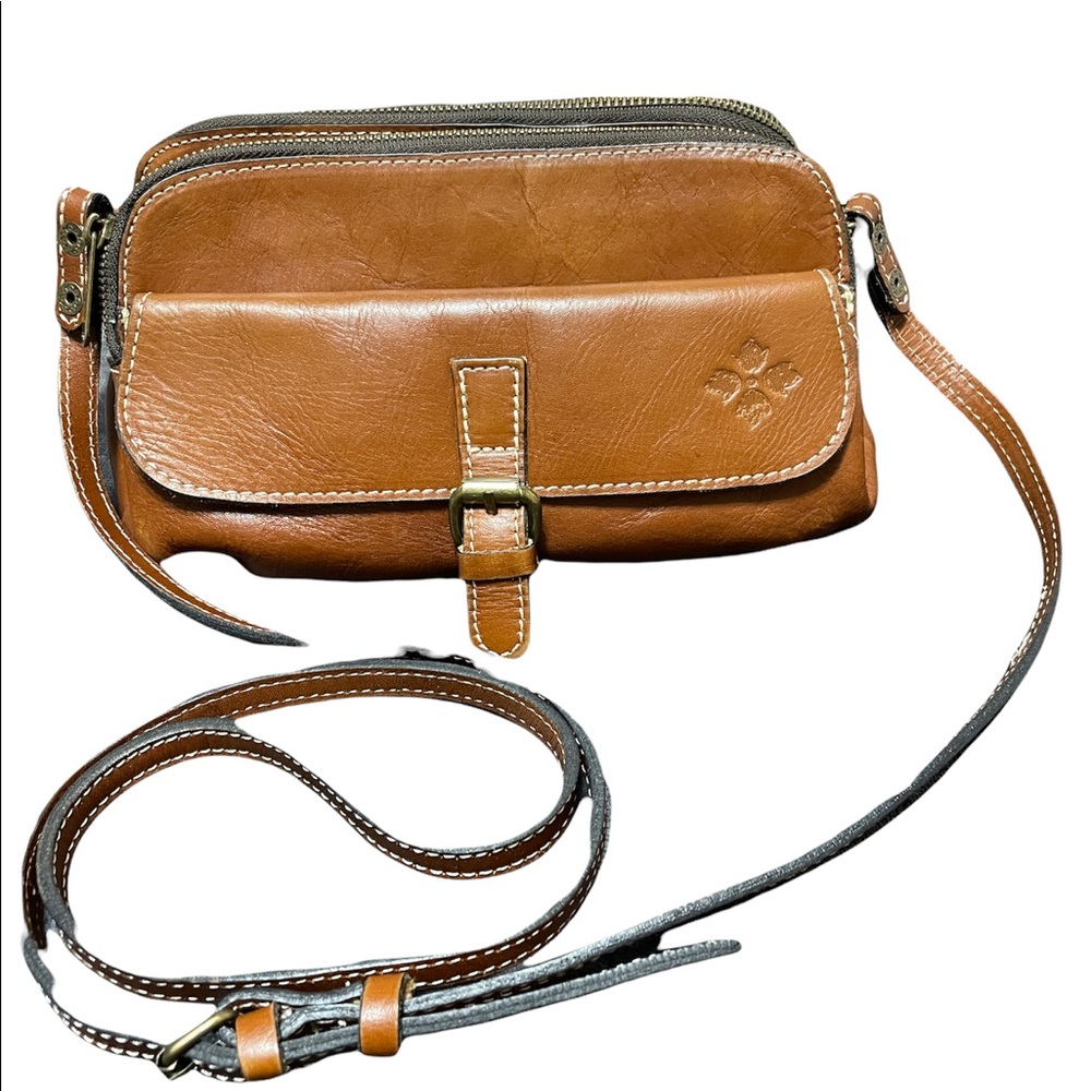 Patricia Nash beautiful smooth tan leather lots of pockets and zipped sections
